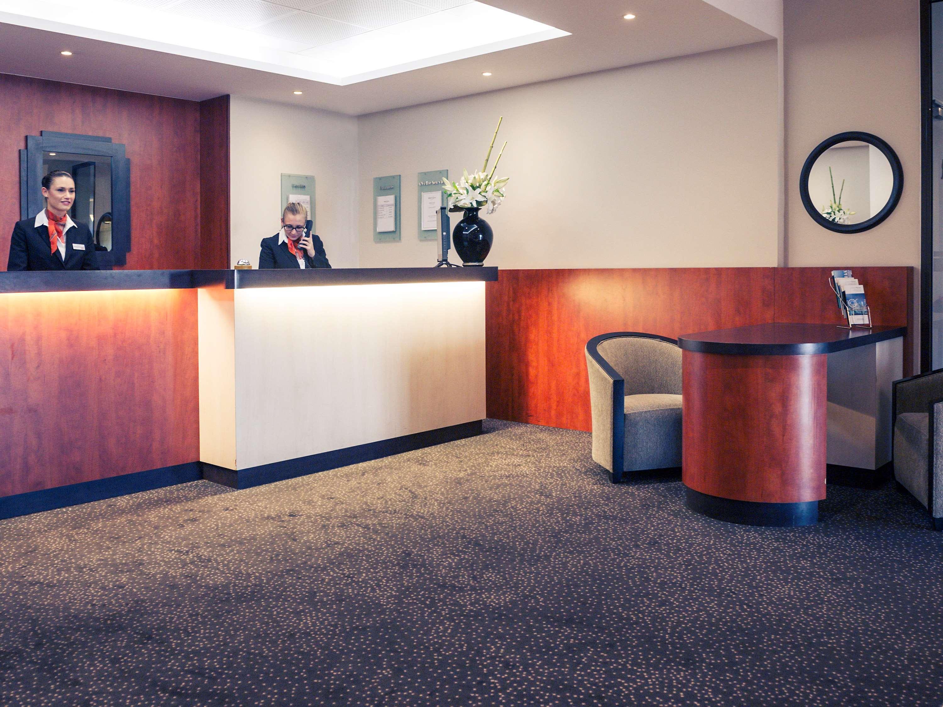 Mercure Maurepas Saint Quentin Exterior foto