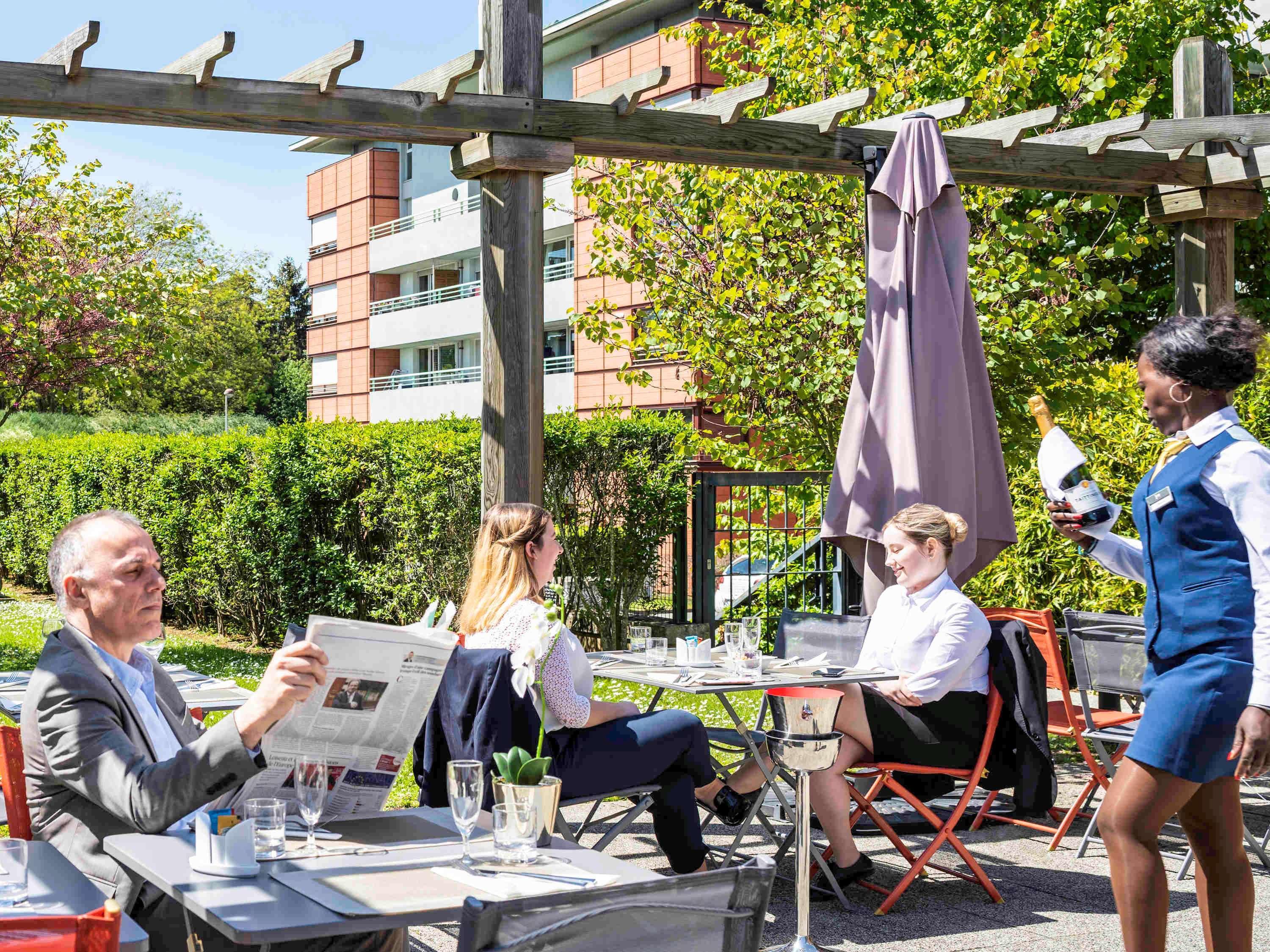 Mercure Maurepas Saint Quentin Exterior foto